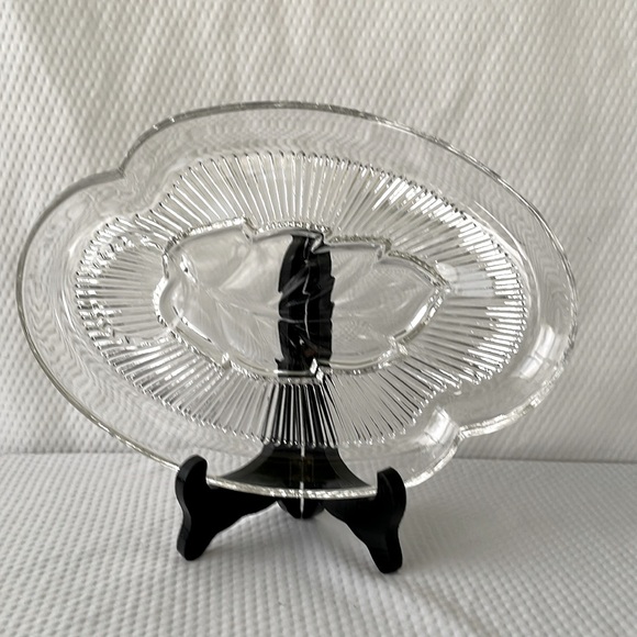 Vintage Federal Glass Crystal Leaf Design 10" Snack/Luncheon Plates. - Picture 5 of 6